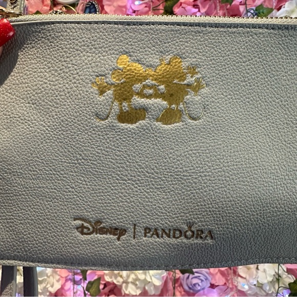 Disney X Pandora NWOT Mickey Minnie Mouse Gray Grey Pouch Clutch Wristlet - Picture 11 of 13